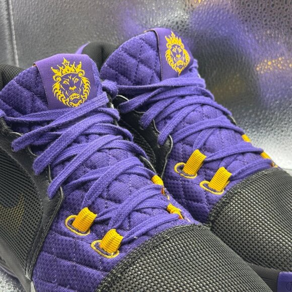 Size 9.5 Nike LeBron Witness 8 Lakers Purple Mens Basketball Shoes‎ FB2239-001